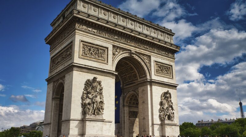 Arc de Triomf situat a París.