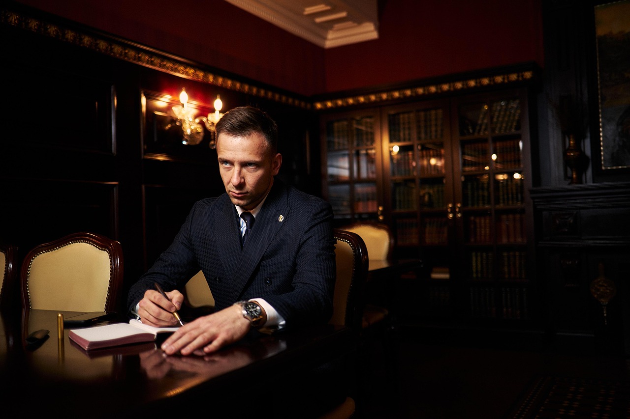 Albert Ferré treballant al seu despatx